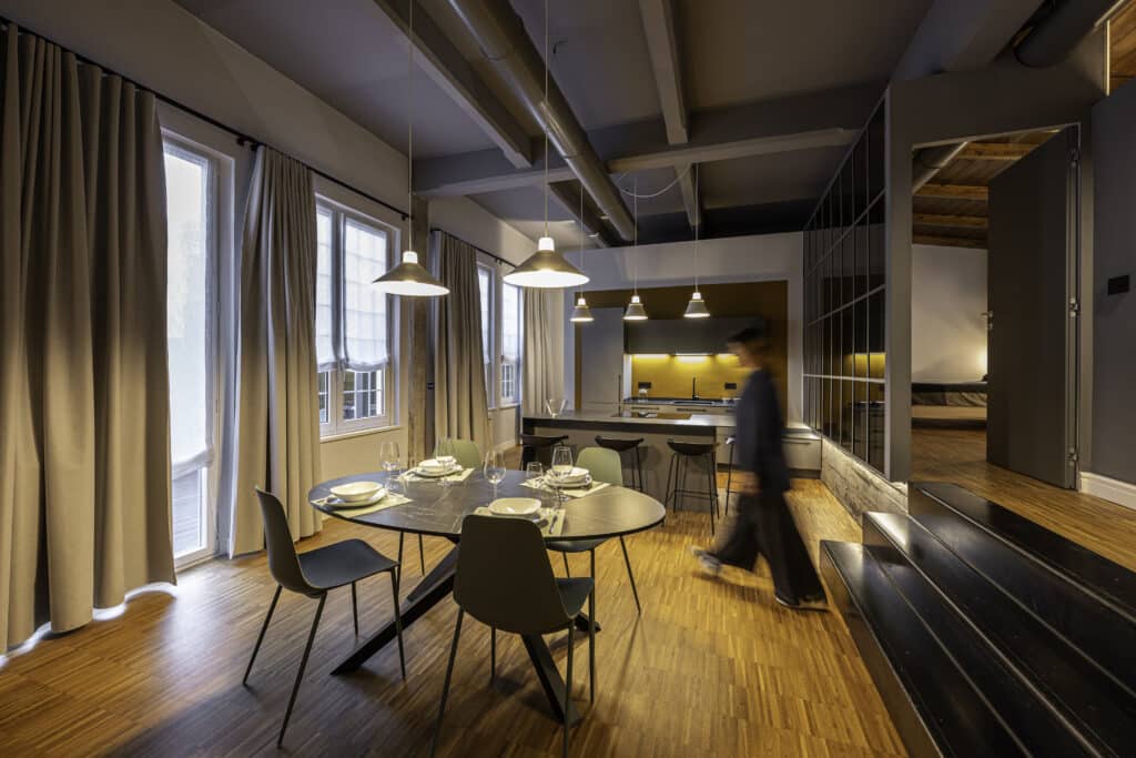 B LAB STUDIO: Progetto di Interior Design a Torino, Zona Gran Madre. Elegante loft